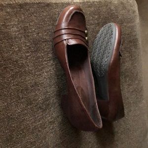 Casual brown low heal